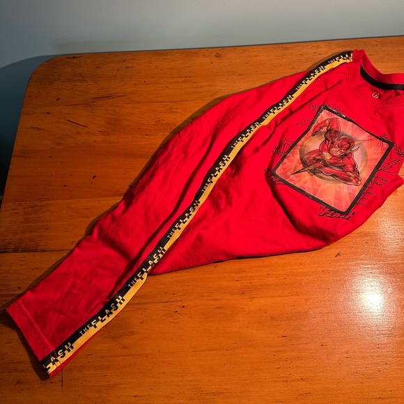“The Flash” 3D Lenticular Changing Image Long Sleeve Red T-Shirt ~ Small Adult - Picture 13 of 17